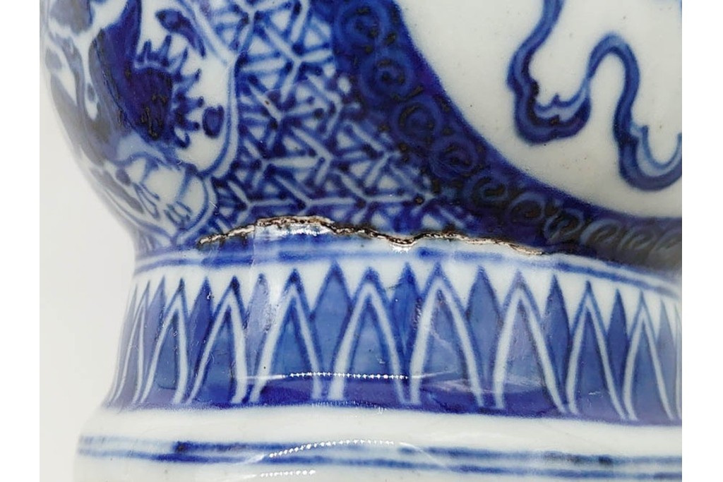 中国　古玩　大明嘉靖年製　青花(染付)　躍動感ある獅子が描かれた水注　(R-090448)