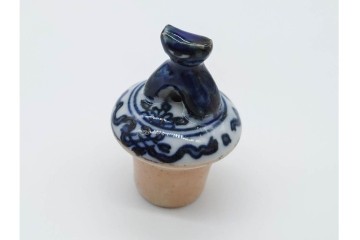 中国　古玩　大明嘉靖年製　青花(染付)　躍動感ある獅子が描かれた水注　(R-090448)