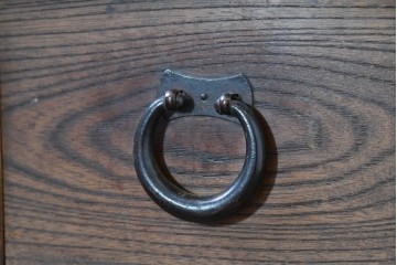 和製アンティーク　明治期　五尺　重厚な和の趣を味わえる重ね水屋箪笥　(R-090453)