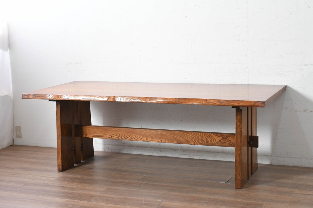中古　美品　横浜クラシック家具　ノックオンウッド(knockonwood)　重厚感のある耳付き天板のダイニングテーブル　(R-090456)