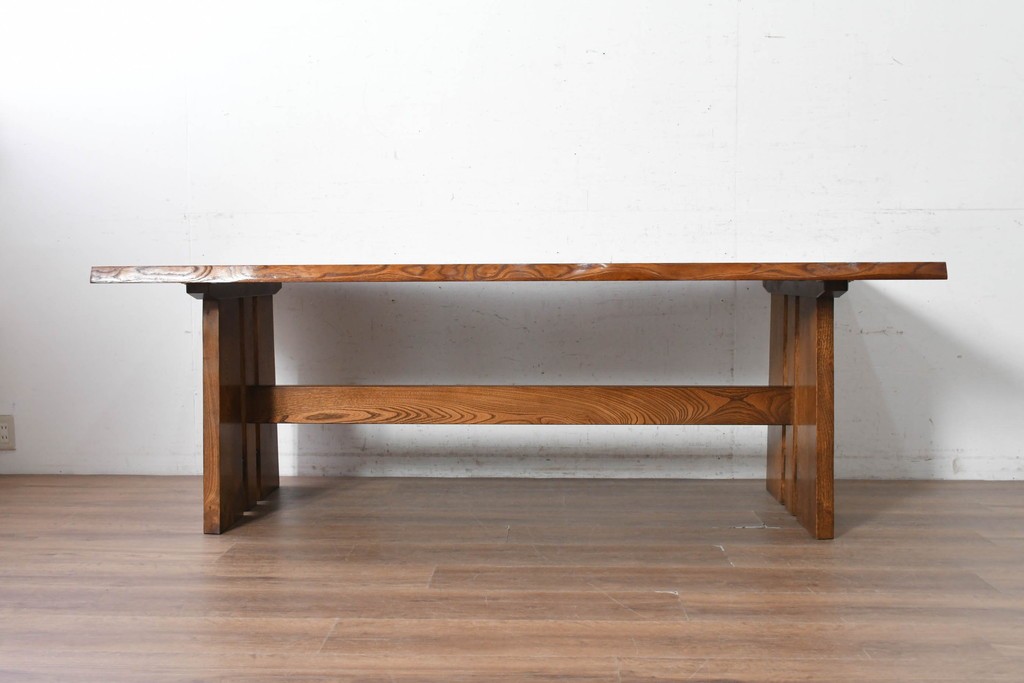 中古　美品　横浜クラシック家具　ノックオンウッド(knockonwood)　重厚感のある耳付き天板のダイニングテーブル　(R-090456)