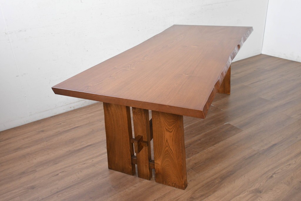 中古　美品　横浜クラシック家具　ノックオンウッド(knockonwood)　重厚感のある耳付き天板のダイニングテーブル　(R-090456)
