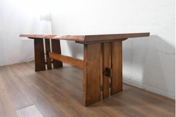中古　美品　横浜クラシック家具　ノックオンウッド(knockonwood)　重厚感のある耳付き天板のダイニングテーブル　(R-090456)