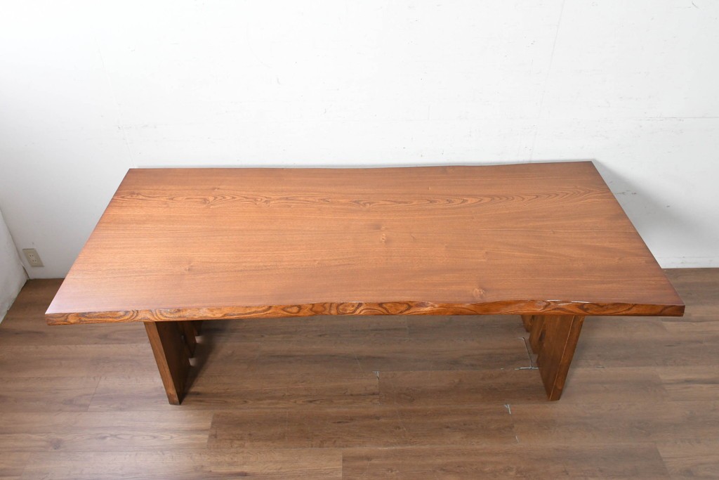 中古　美品　横浜クラシック家具　ノックオンウッド(knockonwood)　重厚感のある耳付き天板のダイニングテーブル　(R-090456)