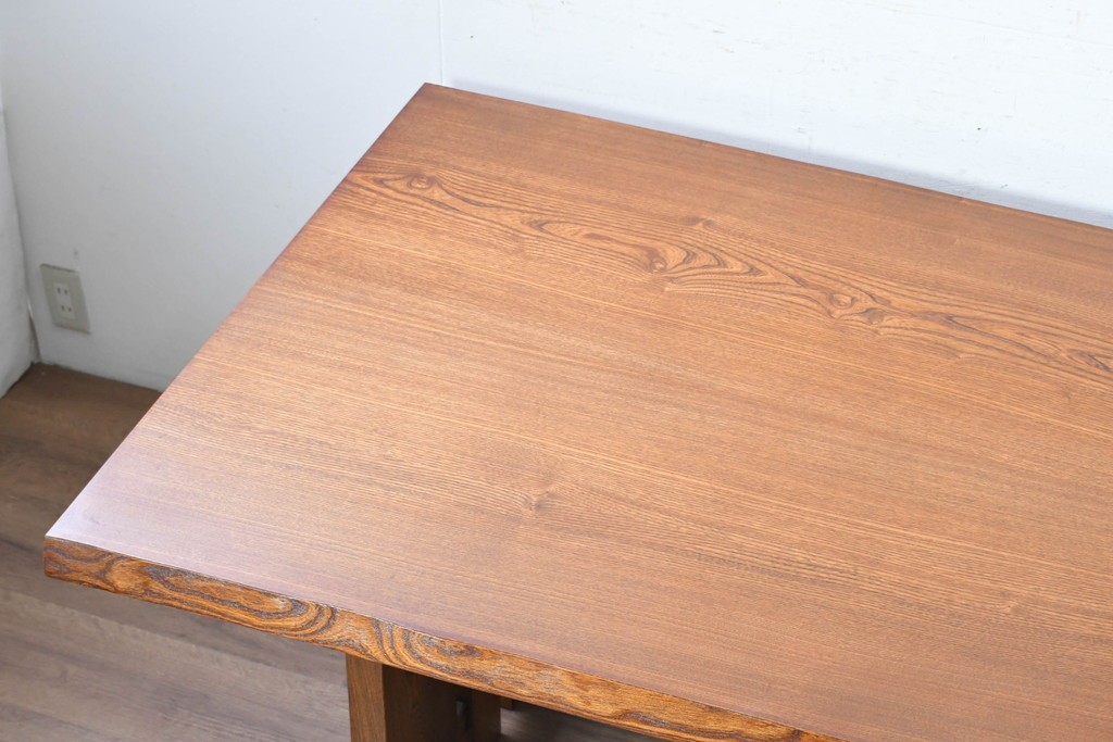 中古　美品　横浜クラシック家具　ノックオンウッド(knockonwood)　重厚感のある耳付き天板のダイニングテーブル　(R-090456)