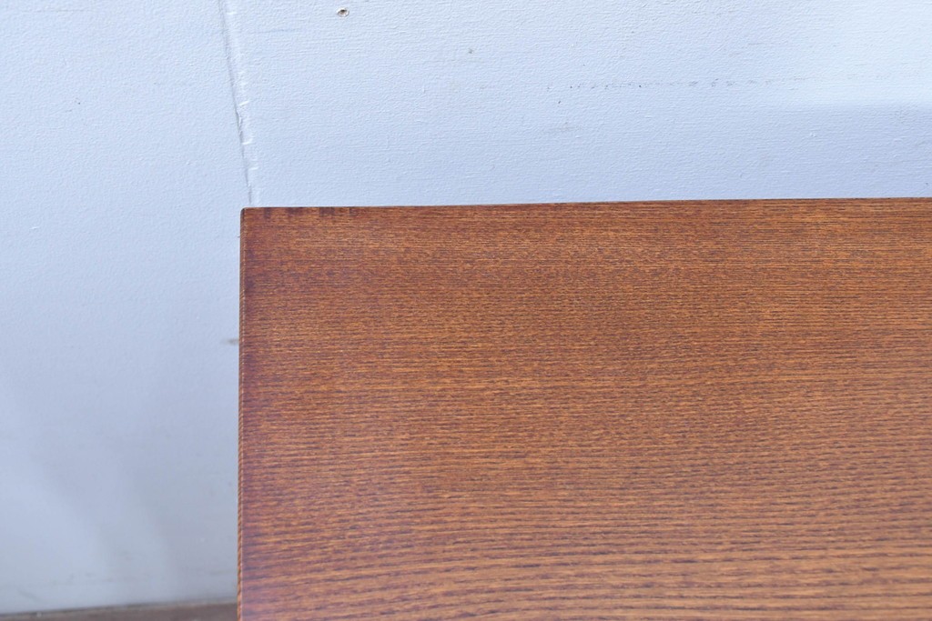 中古　美品　横浜クラシック家具　ノックオンウッド(knockonwood)　重厚感のある耳付き天板のダイニングテーブル　(R-090456)