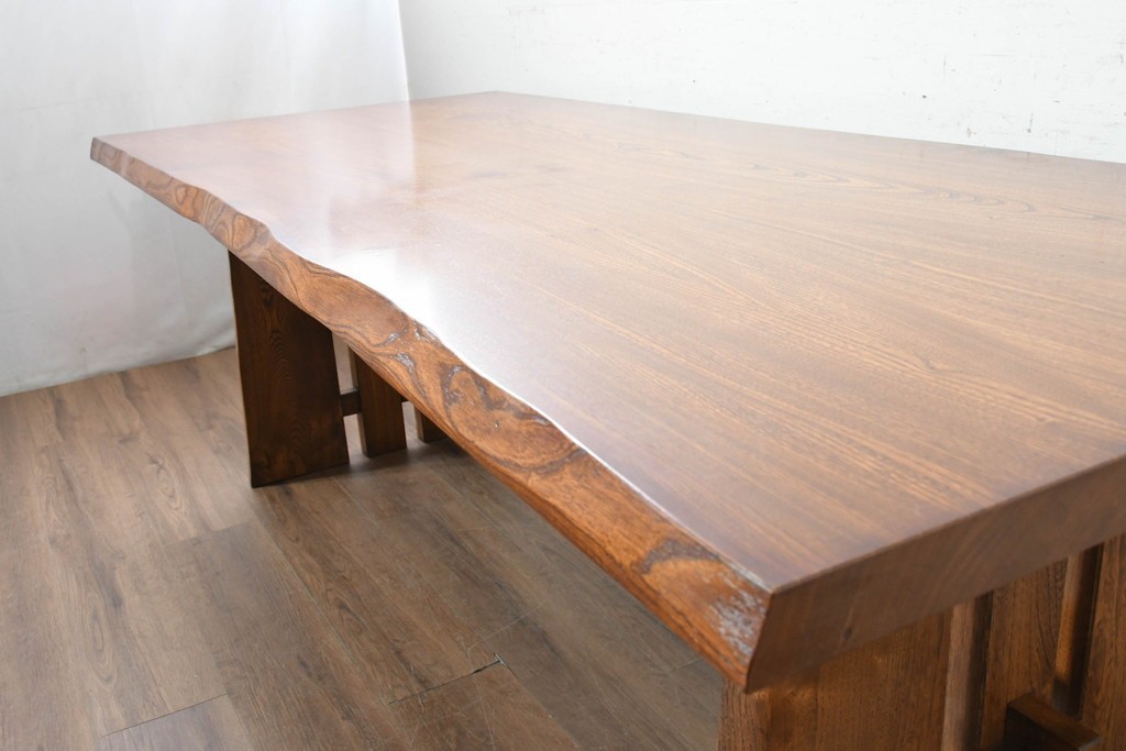 中古　美品　横浜クラシック家具　ノックオンウッド(knockonwood)　重厚感のある耳付き天板のダイニングテーブル　(R-090456)