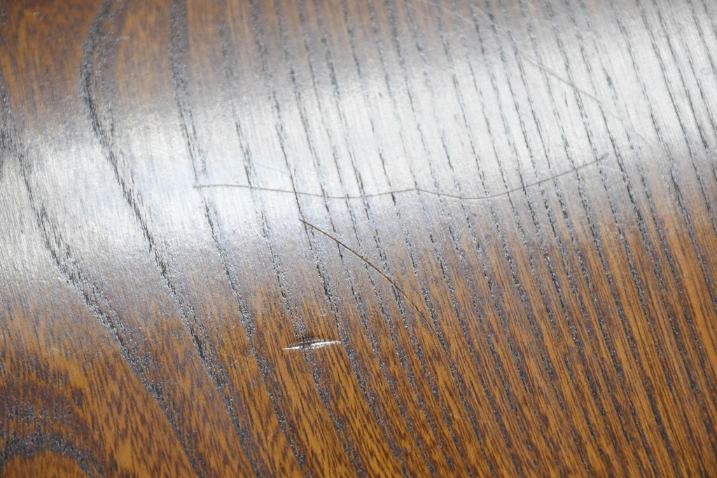 中古　美品　横浜クラシック家具　ノックオンウッド(knockonwood)　重厚感のある耳付き天板のダイニングテーブル　(R-090456)