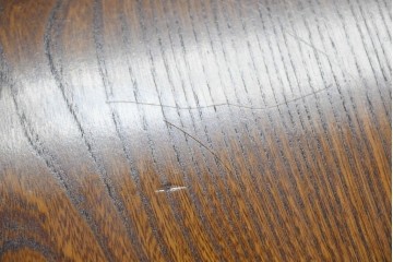 中古　美品　横浜クラシック家具　ノックオンウッド(knockonwood)　重厚感のある耳付き天板のダイニングテーブル　(R-090456)