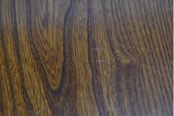 中古　美品　横浜クラシック家具　ノックオンウッド(knockonwood)　重厚感のある耳付き天板のダイニングテーブル　(R-090456)
