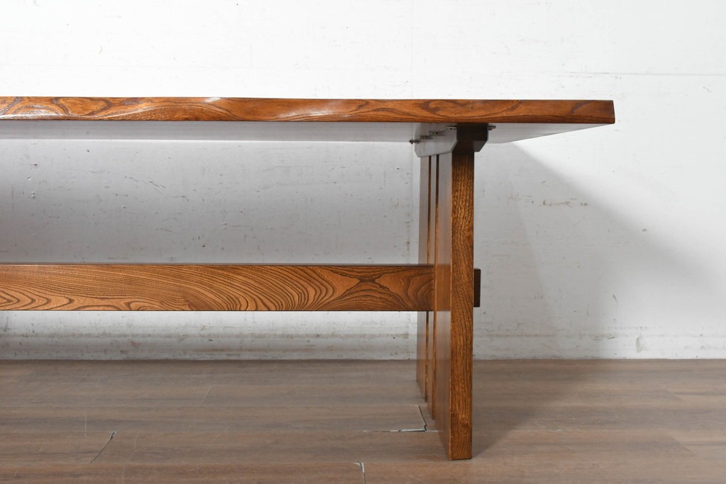中古　美品　横浜クラシック家具　ノックオンウッド(knockonwood)　重厚感のある耳付き天板のダイニングテーブル　(R-090456)