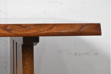 中古　美品　横浜クラシック家具　ノックオンウッド(knockonwood)　重厚感のある耳付き天板のダイニングテーブル　(R-090456)