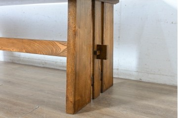 中古　美品　横浜クラシック家具　ノックオンウッド(knockonwood)　重厚感のある耳付き天板のダイニングテーブル　(R-090456)