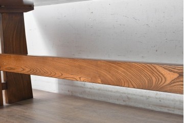 中古　美品　横浜クラシック家具　ノックオンウッド(knockonwood)　重厚感のある耳付き天板のダイニングテーブル　(R-090456)