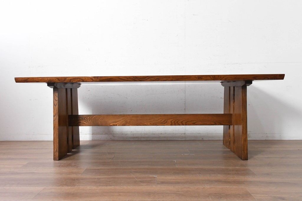 中古　美品　横浜クラシック家具　ノックオンウッド(knockonwood)　重厚感のある耳付き天板のダイニングテーブル　(R-090456)
