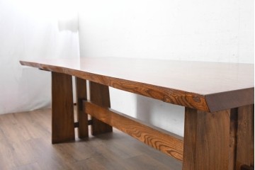 中古　美品　横浜クラシック家具　ノックオンウッド(knockonwood)　重厚感のある耳付き天板のダイニングテーブル　(R-090456)