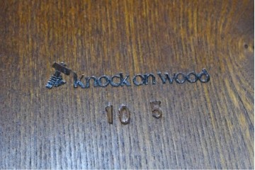中古　美品　横浜クラシック家具　ノックオンウッド(knockonwood)　重厚感のある耳付き天板のダイニングテーブル　(R-090456)