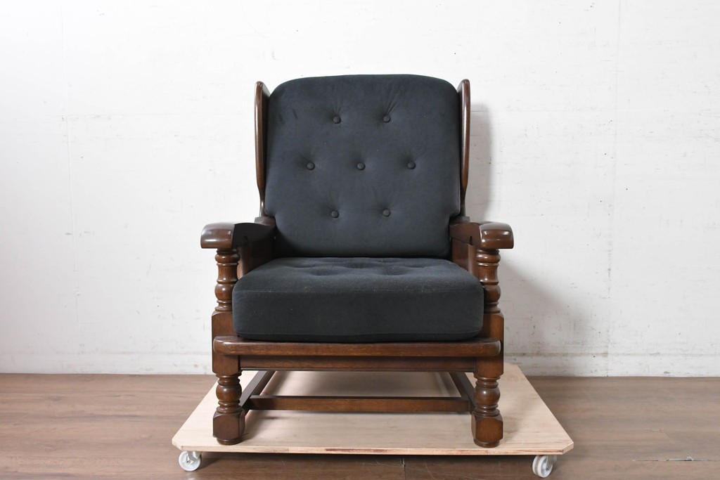 中古　横浜クラシック家具　ノックオンウッド(knockonwood)　Hand Made　コロニアルシリーズ　英国の伝統スタイルのウィングバックが魅力的なウィングチェア　(R-090458)