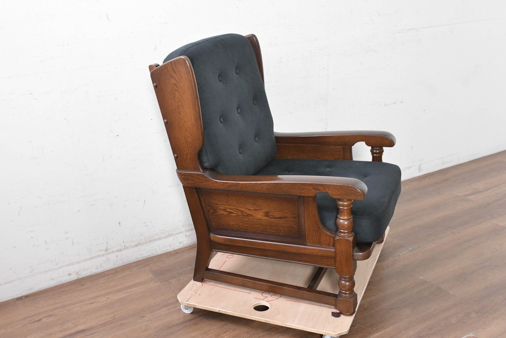 中古　横浜クラシック家具　ノックオンウッド(knockonwood)　Hand Made　コロニアルシリーズ　英国の伝統スタイルのウィングバックが魅力的なウィングチェア　(R-090458)