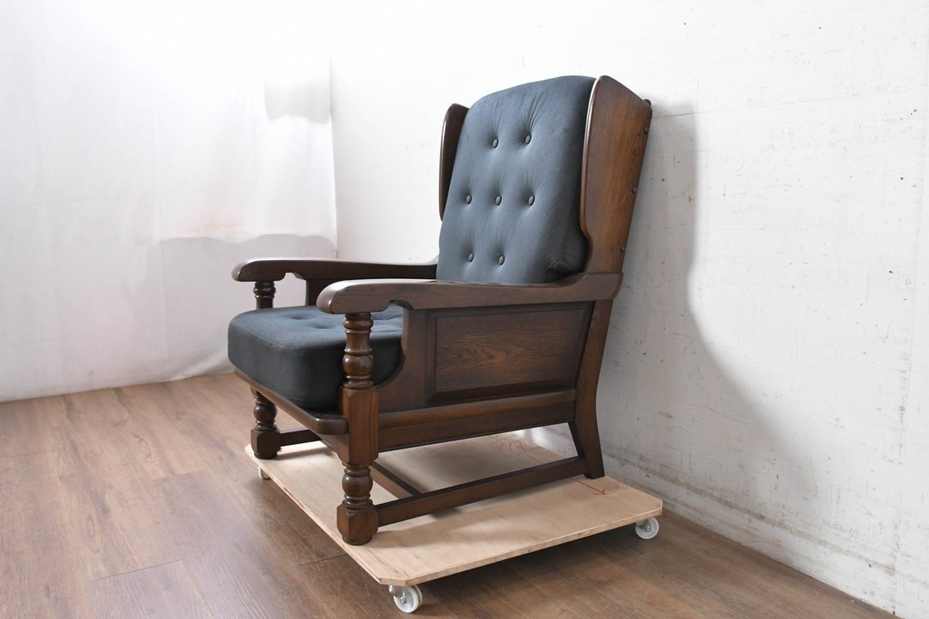 中古　横浜クラシック家具　ノックオンウッド(knockonwood)　Hand Made　コロニアルシリーズ　英国の伝統スタイルのウィングバックが魅力的なウィングチェア　(R-090458)