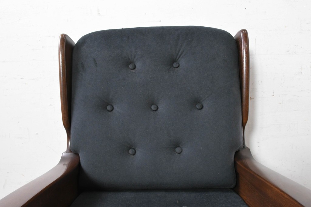 中古　横浜クラシック家具　ノックオンウッド(knockonwood)　Hand Made　コロニアルシリーズ　英国の伝統スタイルのウィングバックが魅力的なウィングチェア　(R-090458)