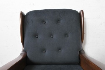 中古　横浜クラシック家具　ノックオンウッド(knockonwood)　Hand Made　コロニアルシリーズ　英国の伝統スタイルのウィングバックが魅力的なウィングチェア　(R-090458)