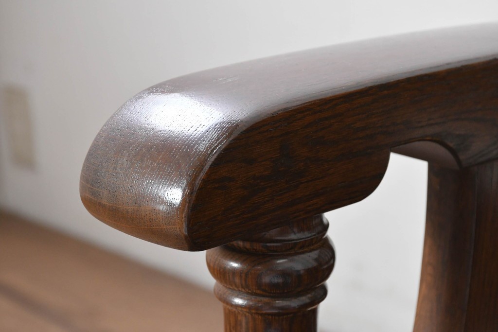 中古　横浜クラシック家具　ノックオンウッド(knockonwood)　Hand Made　コロニアルシリーズ　英国の伝統スタイルのウィングバックが魅力的なウィングチェア　(R-090458)