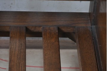 中古　横浜クラシック家具　ノックオンウッド(knockonwood)　Hand Made　コロニアルシリーズ　英国の伝統スタイルのウィングバックが魅力的なウィングチェア　(R-090458)