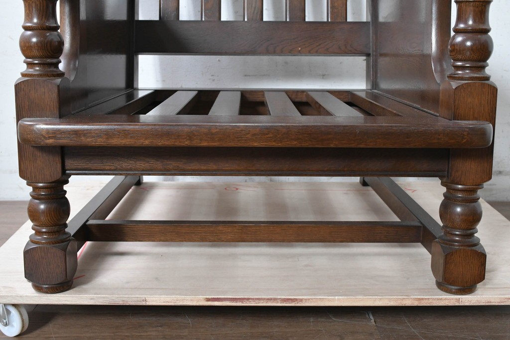 中古　横浜クラシック家具　ノックオンウッド(knockonwood)　Hand Made　コロニアルシリーズ　英国の伝統スタイルのウィングバックが魅力的なウィングチェア　(R-090458)