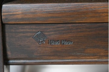 中古　横浜クラシック家具　ノックオンウッド(knockonwood)　Hand Made　コロニアルシリーズ　英国の伝統スタイルのウィングバックが魅力的なウィングチェア　(R-090458)
