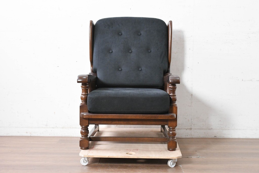 中古　横浜クラシック家具　ノックオンウッド(knockonwood)　Hand Made　コロニアルシリーズ　英国の伝統スタイルのウィングバックが魅力的なウィングチェア　(R-090459)