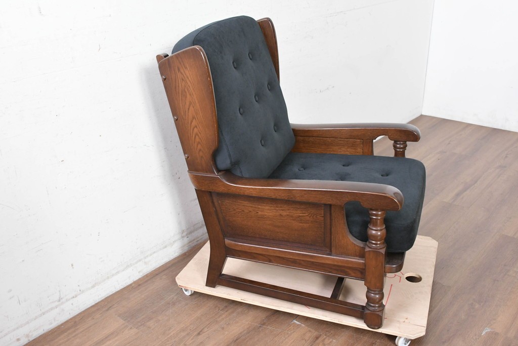 中古　横浜クラシック家具　ノックオンウッド(knockonwood)　Hand Made　コロニアルシリーズ　英国の伝統スタイルのウィングバックが魅力的なウィングチェア　(R-090459)