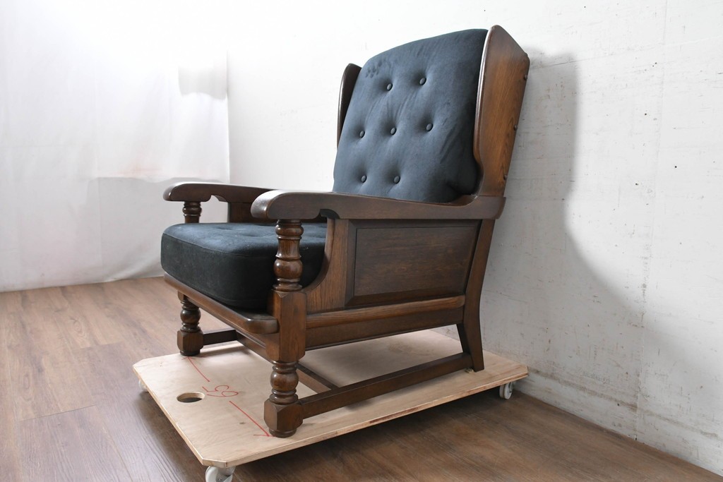 中古　横浜クラシック家具　ノックオンウッド(knockonwood)　Hand Made　コロニアルシリーズ　英国の伝統スタイルのウィングバックが魅力的なウィングチェア　(R-090459)