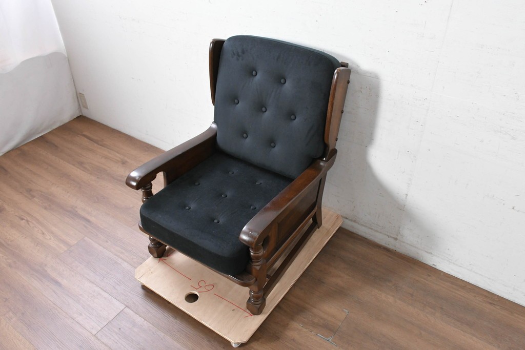 中古　横浜クラシック家具　ノックオンウッド(knockonwood)　Hand Made　コロニアルシリーズ　英国の伝統スタイルのウィングバックが魅力的なウィングチェア　(R-090459)