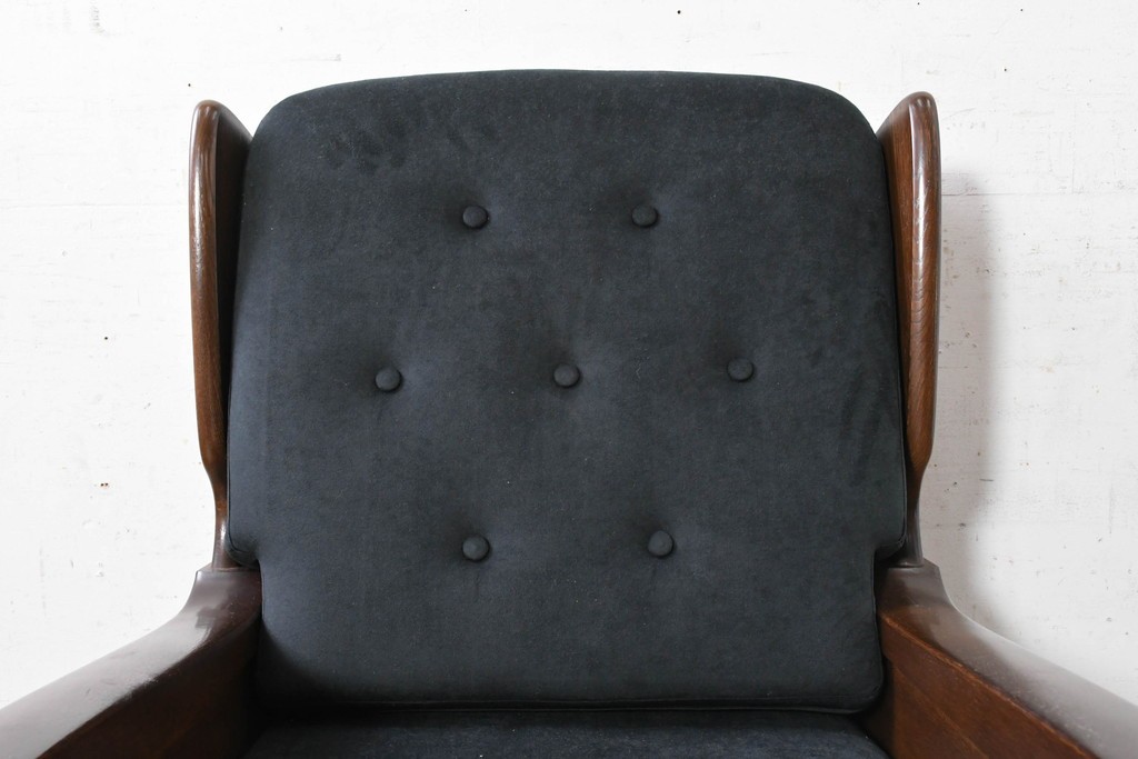 中古　横浜クラシック家具　ノックオンウッド(knockonwood)　Hand Made　コロニアルシリーズ　英国の伝統スタイルのウィングバックが魅力的なウィングチェア　(R-090459)
