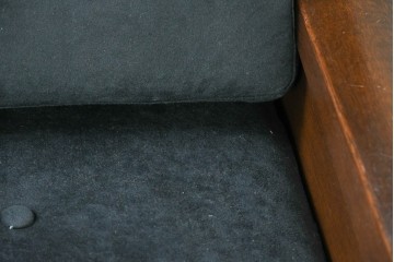 中古　横浜クラシック家具　ノックオンウッド(knockonwood)　Hand Made　コロニアルシリーズ　英国の伝統スタイルのウィングバックが魅力的なウィングチェア　(R-090459)