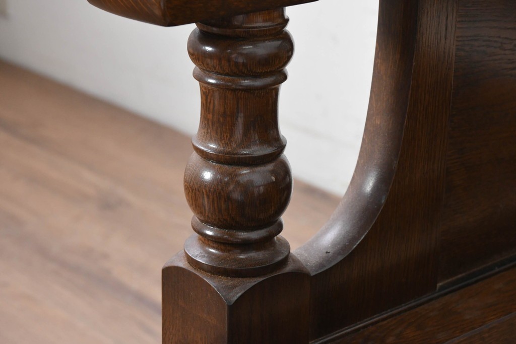 中古　横浜クラシック家具　ノックオンウッド(knockonwood)　Hand Made　コロニアルシリーズ　英国の伝統スタイルのウィングバックが魅力的なウィングチェア　(R-090459)