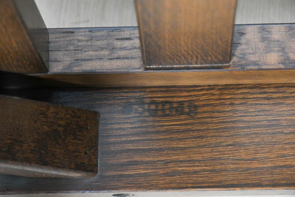 中古　横浜クラシック家具　ノックオンウッド(knockonwood)　Hand Made　コロニアルシリーズ　英国の伝統スタイルのウィングバックが魅力的なウィングチェア　(R-090459)