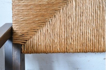 中古　松本民芸家具　#521L型　直線的な木部と丁寧な編み込みが調和したラッシアームチェア2脚セット　定価(2脚合計)約49万4千円　(R-090461)
