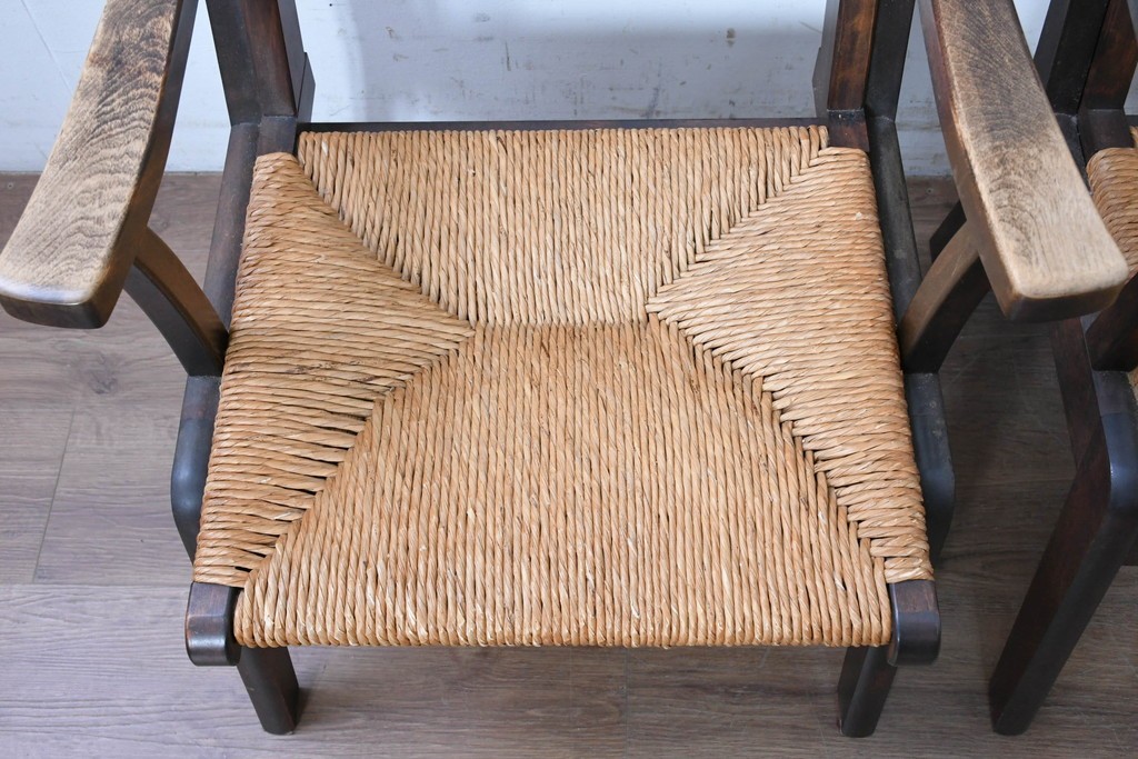 中古　松本民芸家具　#521L型　直線的な木部と丁寧な編み込みが調和したラッシアームチェア2脚セット　定価(2脚合計)約49万4千円　(R-090461)