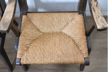 中古　松本民芸家具　#521L型　直線的な木部と丁寧な編み込みが調和したラッシアームチェア2脚セット　定価(2脚合計)約49万4千円　(R-090461)