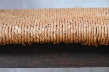 中古　松本民芸家具　#521L型　直線的な木部と丁寧な編み込みが調和したラッシアームチェア2脚セット　定価(2脚合計)約49万4千円　(R-090461)