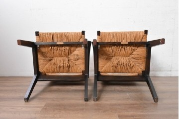中古　松本民芸家具　#521L型　直線的な木部と丁寧な編み込みが調和したラッシアームチェア2脚セット　定価(2脚合計)約49万4千円　(R-090461)