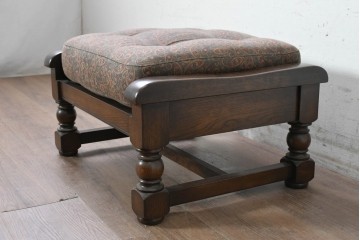 中古　美品　横浜クラシック家具　ノックオンウッド(knockonwood)　Hand Made　コロニアルシリーズ　ペイズリー柄クッションが上品なスツール　(R-090462)
