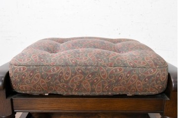 中古　美品　横浜クラシック家具　ノックオンウッド(knockonwood)　Hand Made　コロニアルシリーズ　ペイズリー柄クッションが上品なスツール　(R-090462)