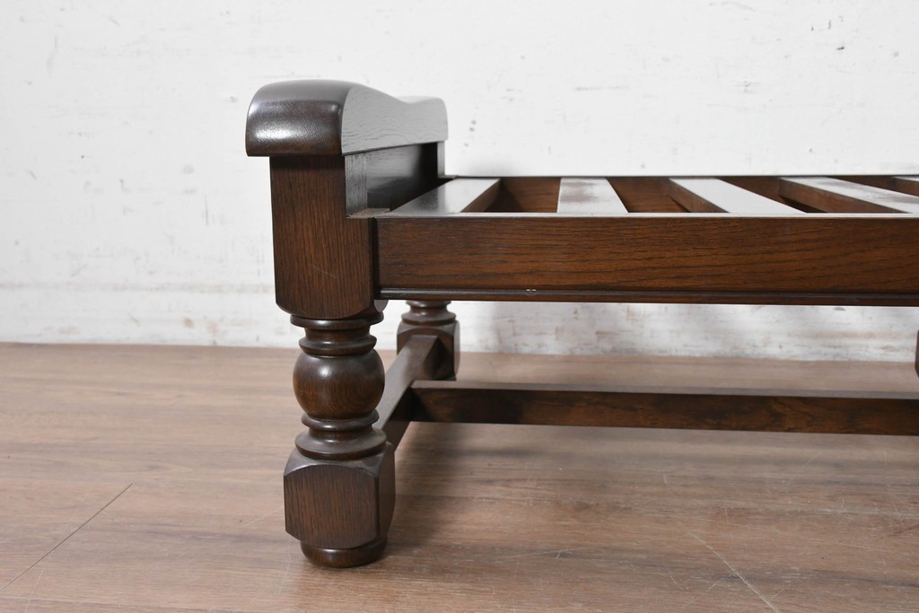 中古　美品　横浜クラシック家具　ノックオンウッド(knockonwood)　Hand Made　コロニアルシリーズ　ペイズリー柄クッションが上品なスツール　(R-090462)