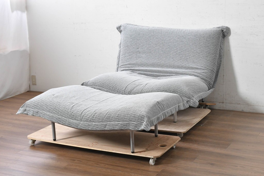 中古　美品　LigneRoset(リーン・ロゼ)　ROSETCalin(ロゼカラン)　リクライニング機能付き　ゆったりと身を預けたくなる1人掛けソファとオットマンのセット　定価約38万円　(R-090463)