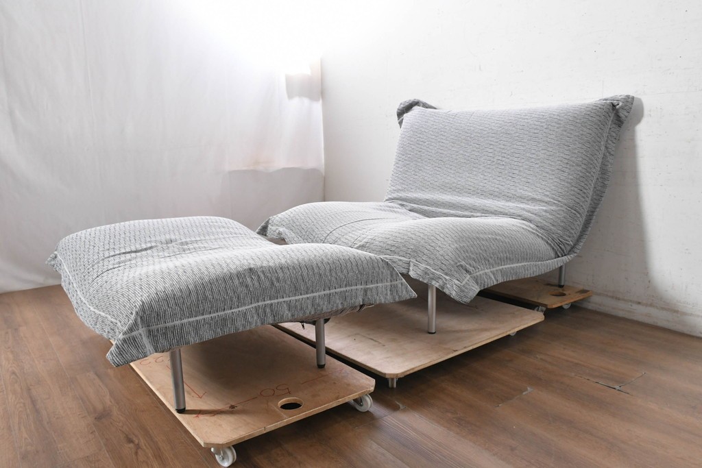 中古　美品　LigneRoset(リーン・ロゼ)　ROSETCalin(ロゼカラン)　リクライニング機能付き　ゆったりと身を預けたくなる1人掛けソファとオットマンのセット　定価約38万円　(R-090463)