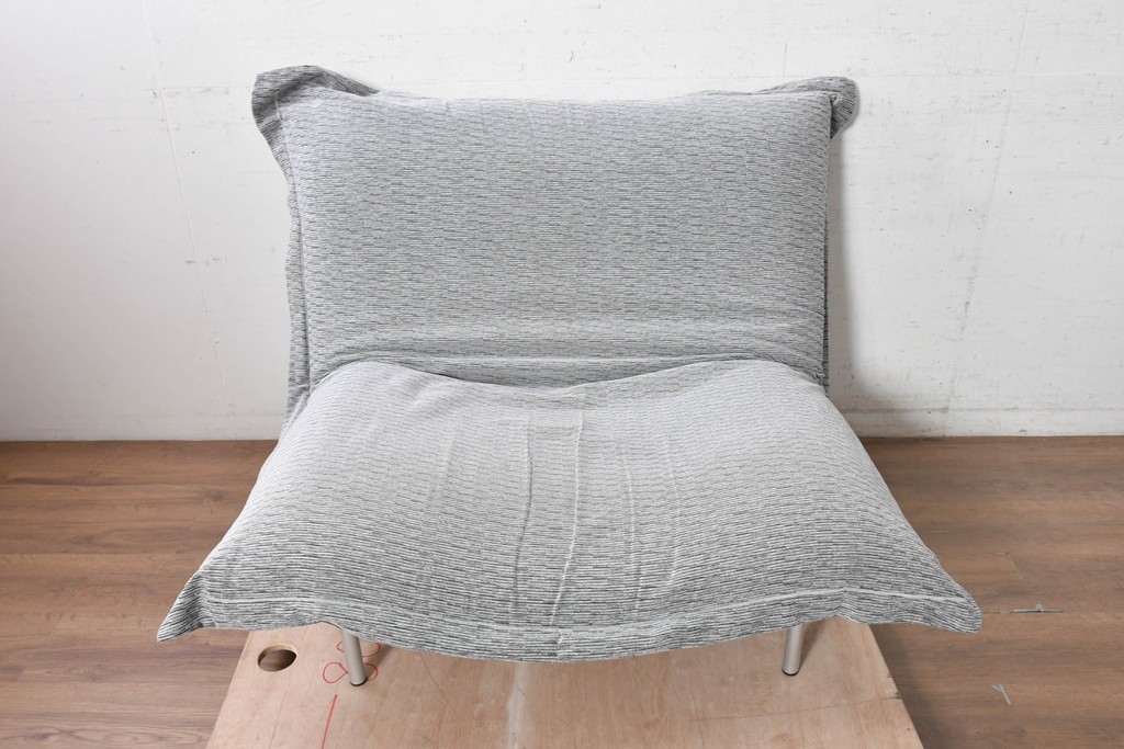中古　美品　LigneRoset(リーン・ロゼ)　ROSETCalin(ロゼカラン)　リクライニング機能付き　ゆったりと身を預けたくなる1人掛けソファとオットマンのセット　定価約38万円　(R-090463)