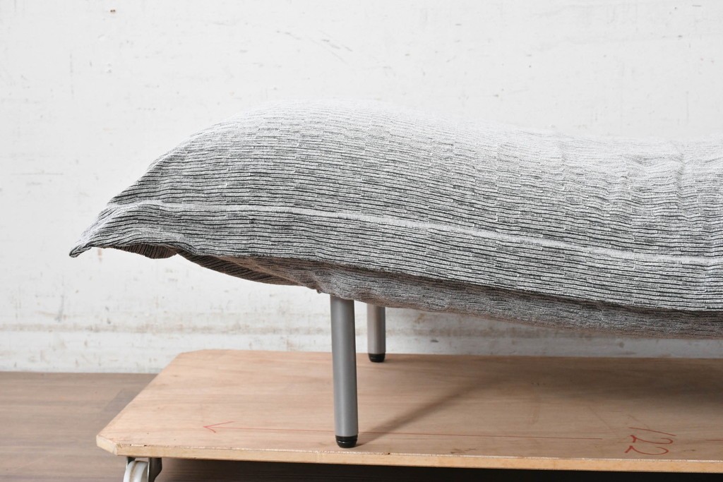 中古　美品　LigneRoset(リーン・ロゼ)　ROSETCalin(ロゼカラン)　リクライニング機能付き　ゆったりと身を預けたくなる1人掛けソファとオットマンのセット　定価約38万円　(R-090463)